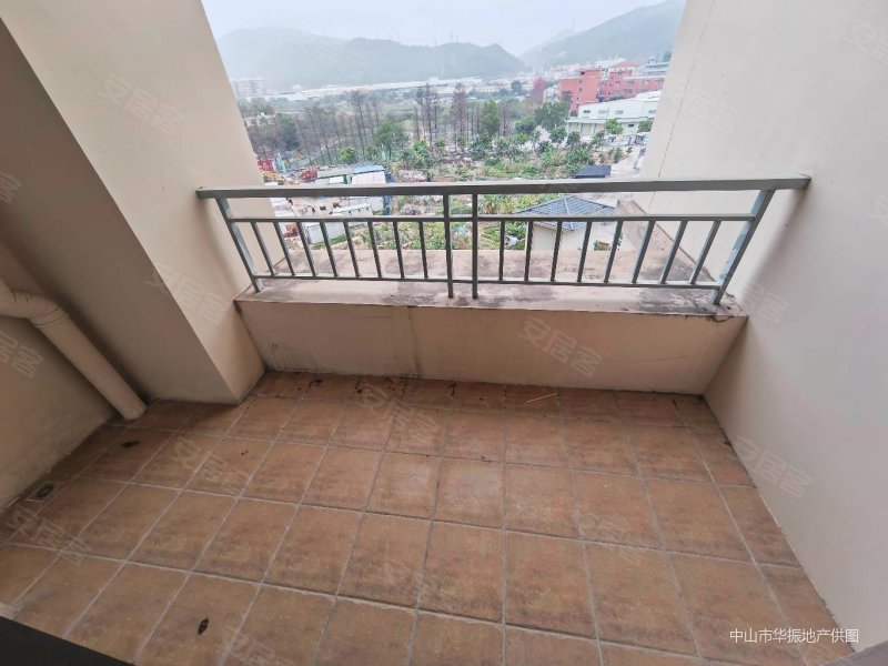 御龙山盛荟电梯中层精致大两房