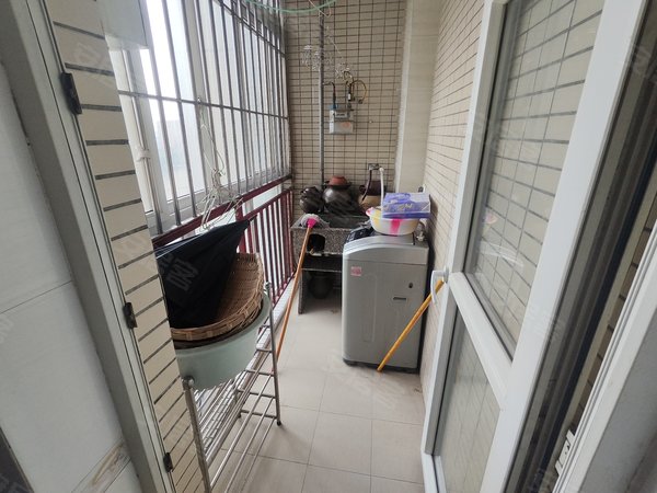 重庆江北石马河菲尔小城江北区轻轨玉带山环线旁 菲尔小城精装两房