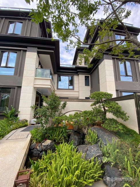 美城悦荣府(东区别墅)5室3厅4卫303.33㎡南北780万