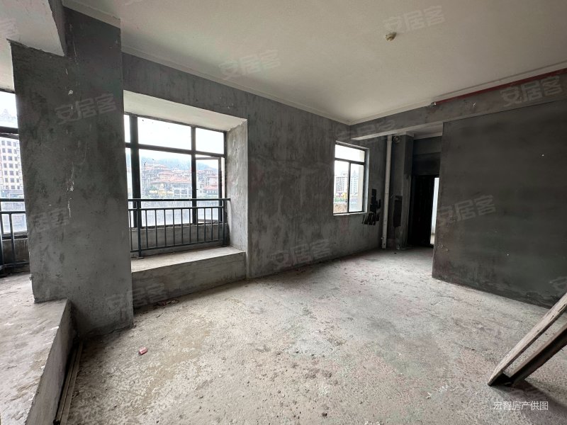 带一个100平的大露台 湾里中心位置 总噶低,合一中央城(商住楼)二手房