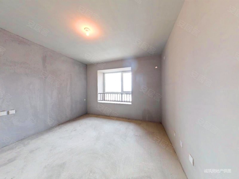 龙腾万都汇 次新毛坯房 满三满二 南北通透  环境好人车分流