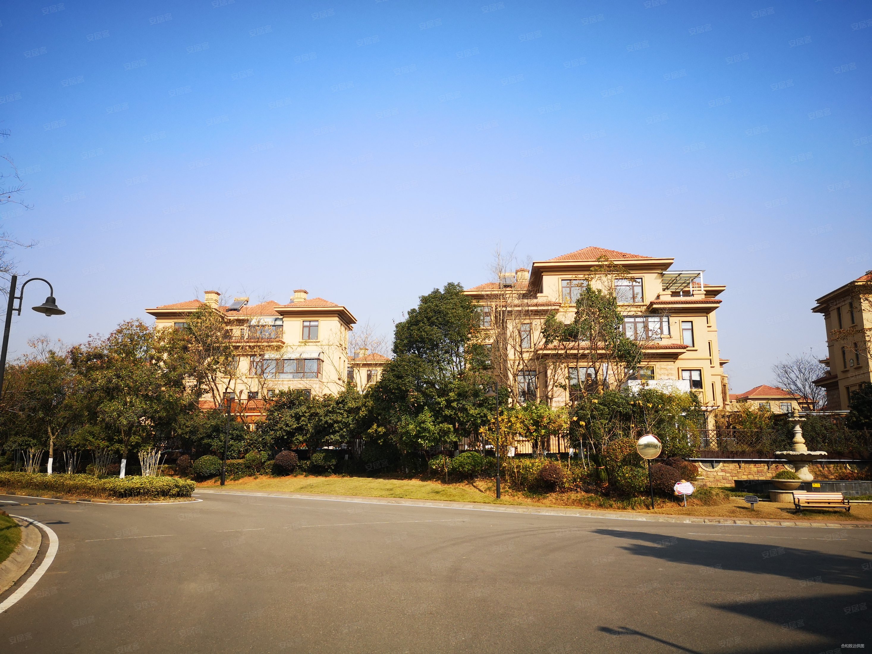 世茂龙湾(四期)3室2厅3卫126㎡南北145万