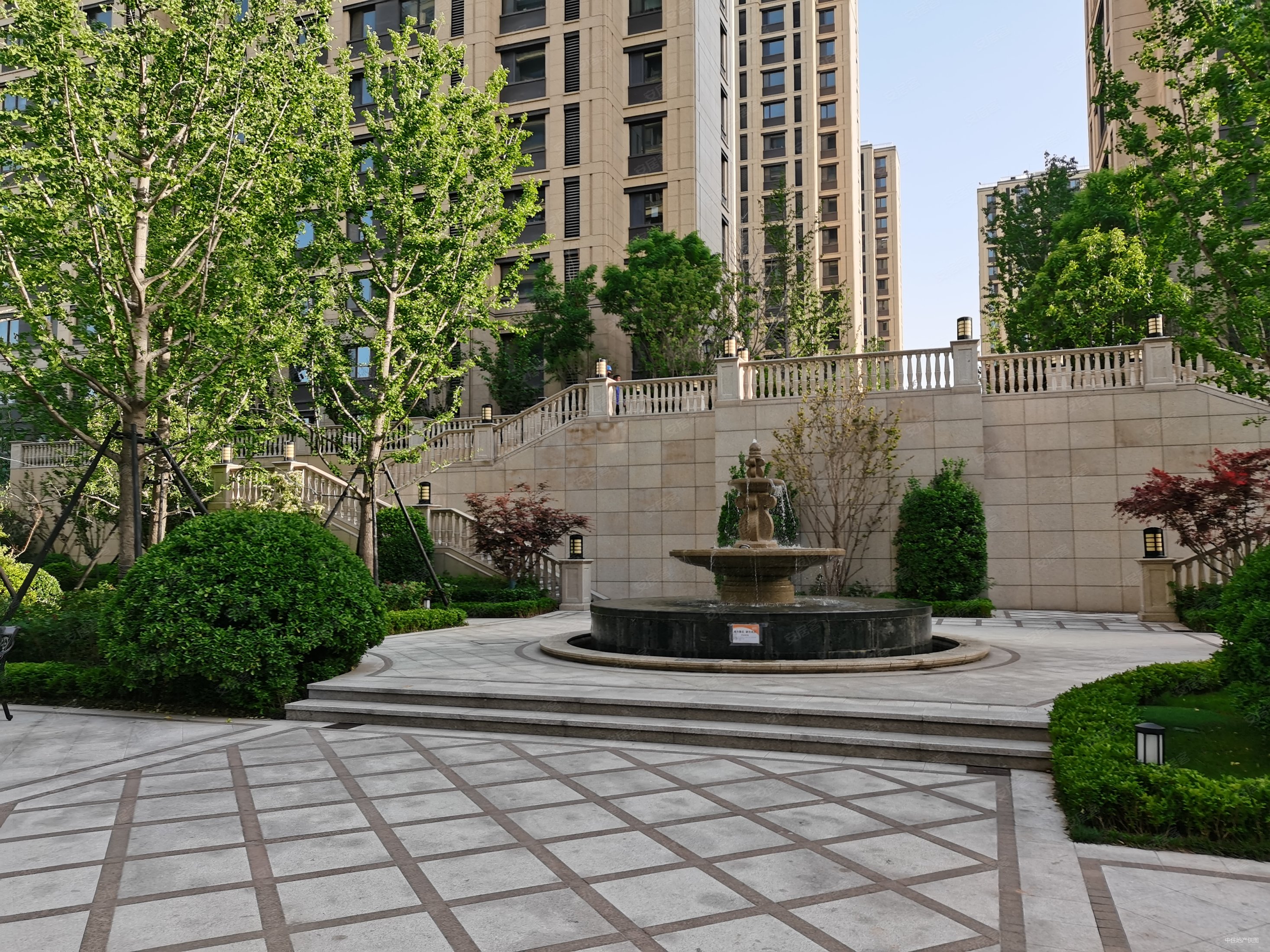 历城绿城玉兰花园二期诚园4室2厅2卫142.48㎡南北390万