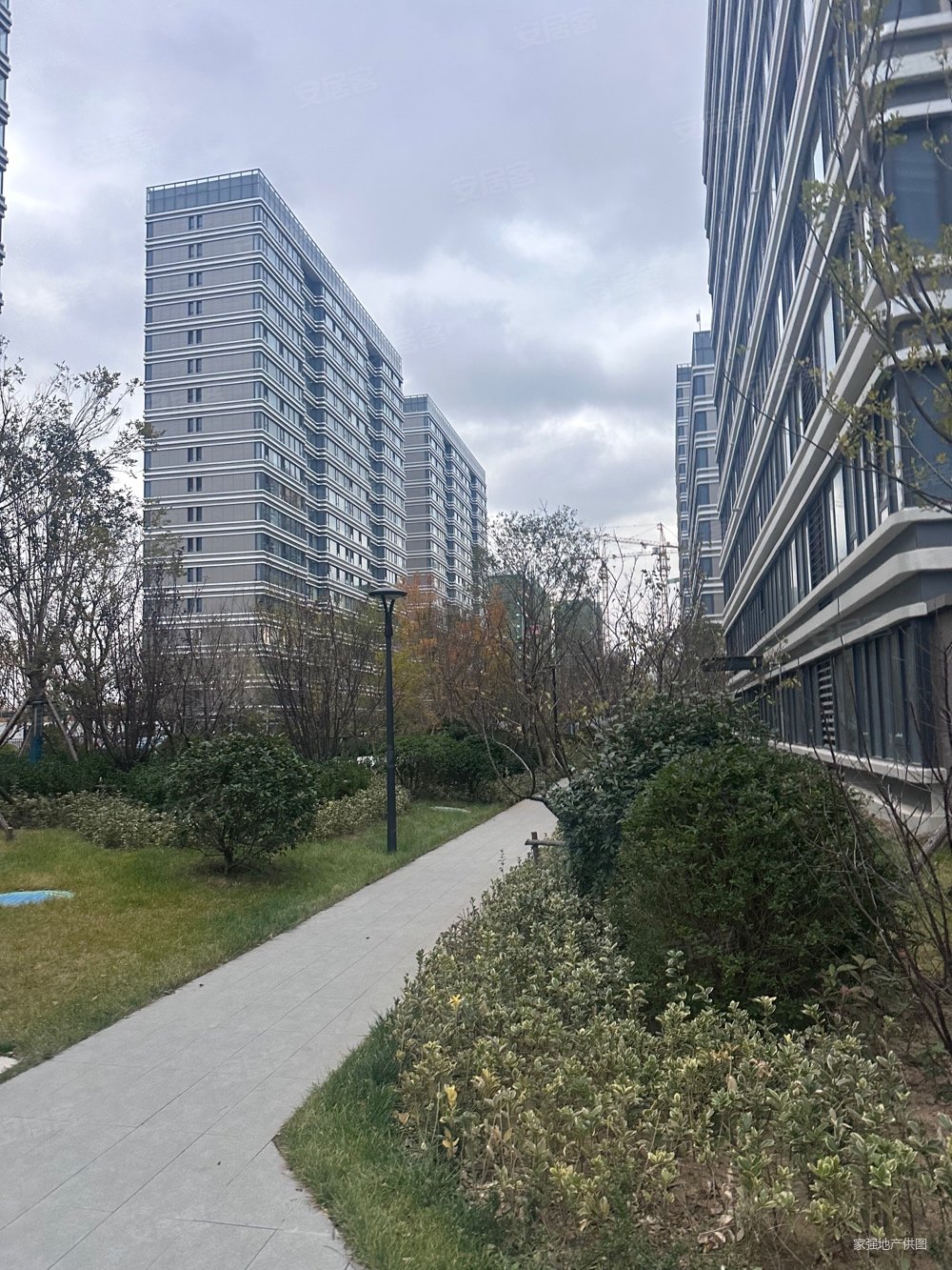 鑫苑灵山湾龙玺(二期)3室2厅2卫119㎡南北195万