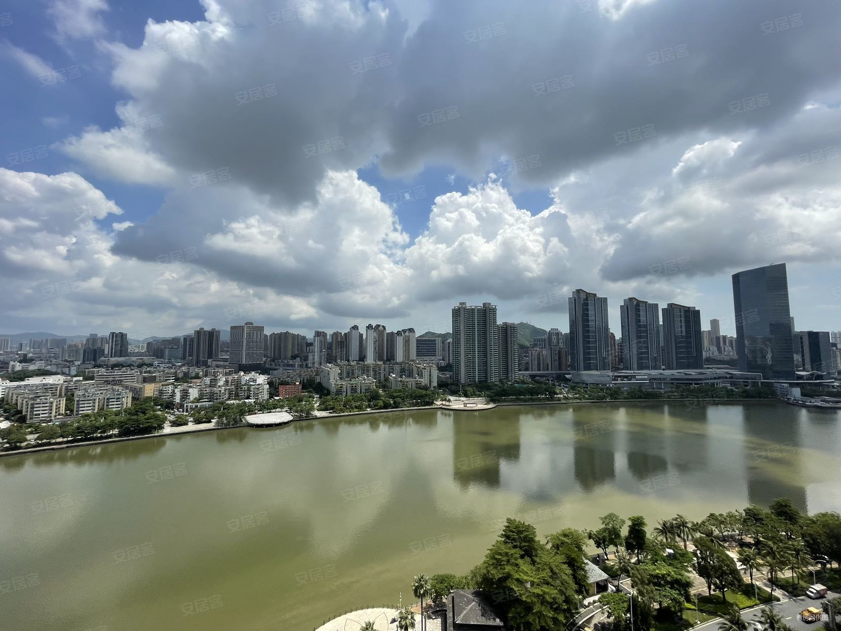 华发新城三期(碧水蓝天)4室2厅3卫226㎡东南630万