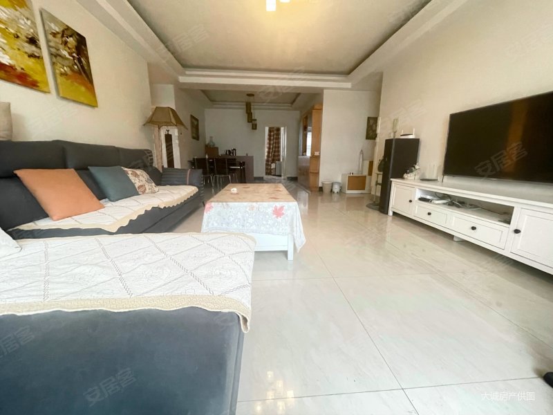 八里庄地铁口宝泰家园套二出售客厅带阳台