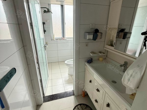 徐州新沂新华路嘉瑞家园初次租，嘉瑞家园，三室两卫精装，1400一月包物业出租房源真实图片