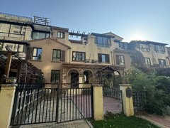 固安孔雀城孔雀大道雅柏园西区联排，精装空房出租，院内可进车。出租房源真实图片