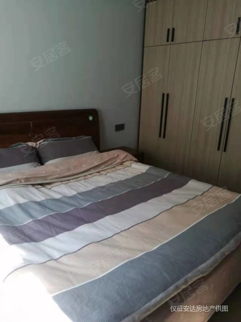 东郡华府靠近玫瑰园绿地东边小区环境优雅安静祥和适合人居