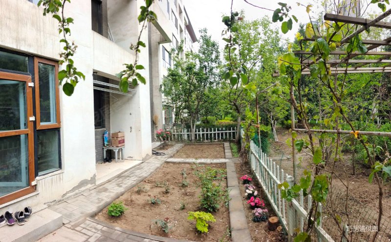 兴庆府大院西区一楼带60平院子三室两厅精装修保养良好随时看房