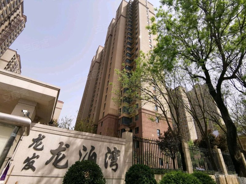 高陵区龙泊湾三室两卫南北通透可按揭首付百分之二十