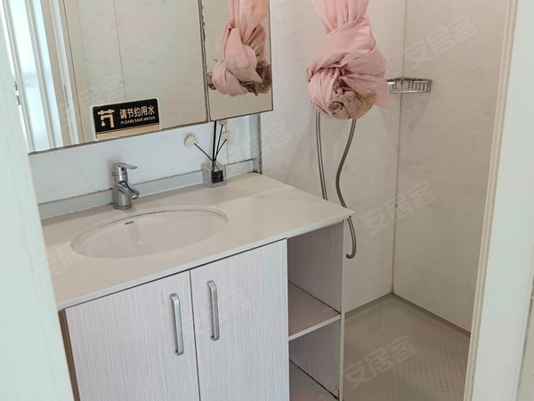 南通崇川中央商务区中南世纪城(商住楼)中南世纪城 彩虹漾旁 圆弧两室精装 家具家电齐全 随时看房出租房源真实图片