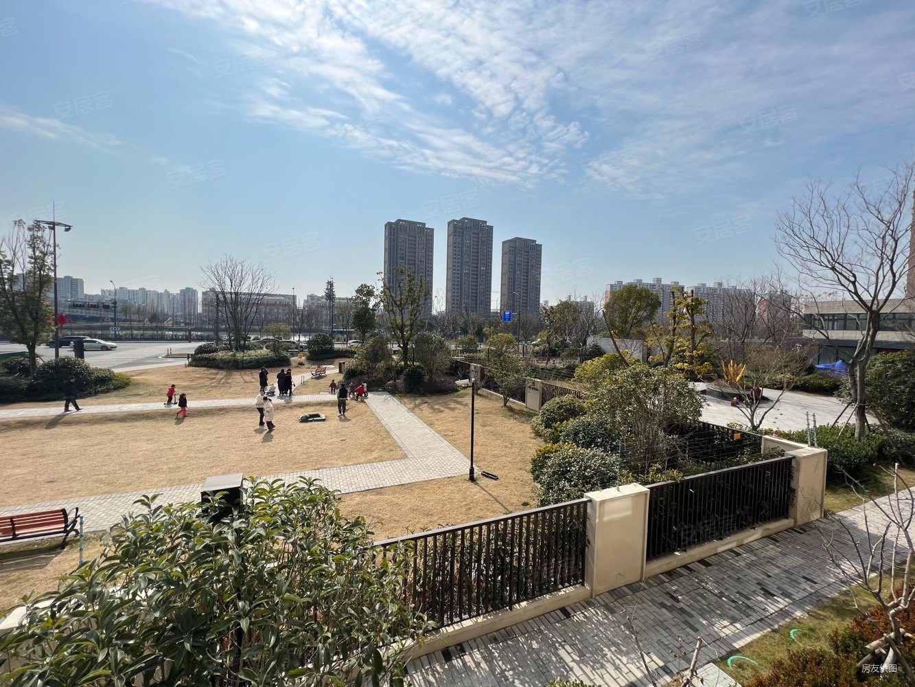 急售朗悦花园四开间朝南精装四室带车位看房随时房东急售