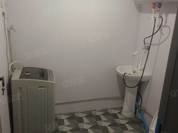句容世茂花园开发区小学中骏四季阳光中骏四季阳光,无中介费,朝南带阳台,世茂板块,附近多个大厂出租房源真实图片
