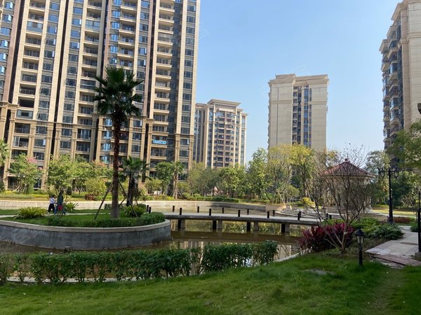 梧州苍梧苍梧城区恒大绿洲恒大绿洲二期精装3房 拎包入住租2000元出租