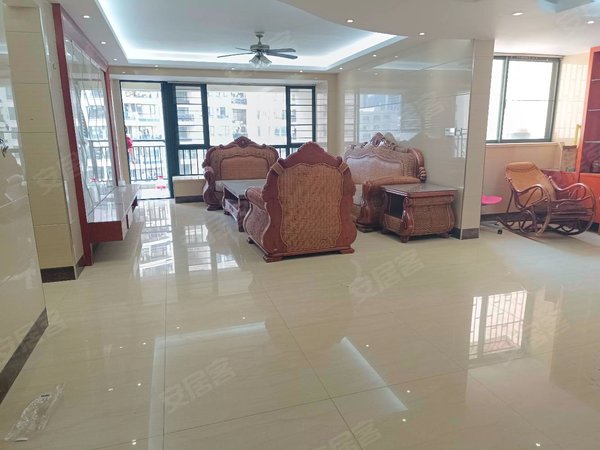 深圳布吉百鸽笼佳兆业可园(南区)可园六期精装大五房,朝南看花园,房子