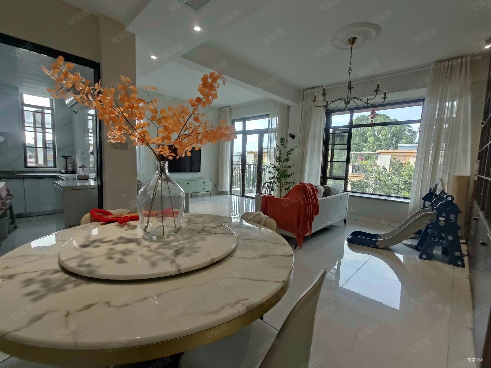 观湖园7室2厅4卫150.9㎡南北878万