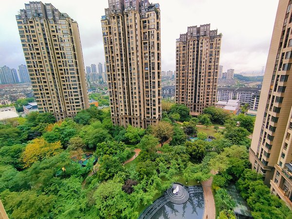 重庆渝北照母山约克郡汀兰约克郡汀兰 3房 朝中庭绿化水景  环境优美