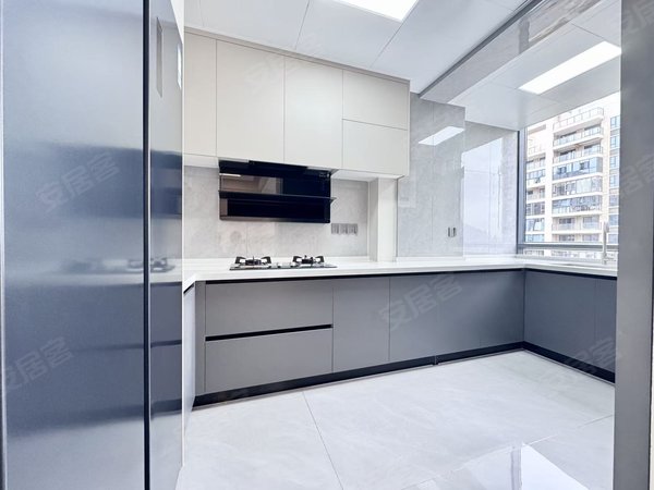 金华东阳横店金光灿烂金光灿烂！背靠南江壹号！镇中心！楼下菜场！配套齐全！出入方便出租房源真实图片