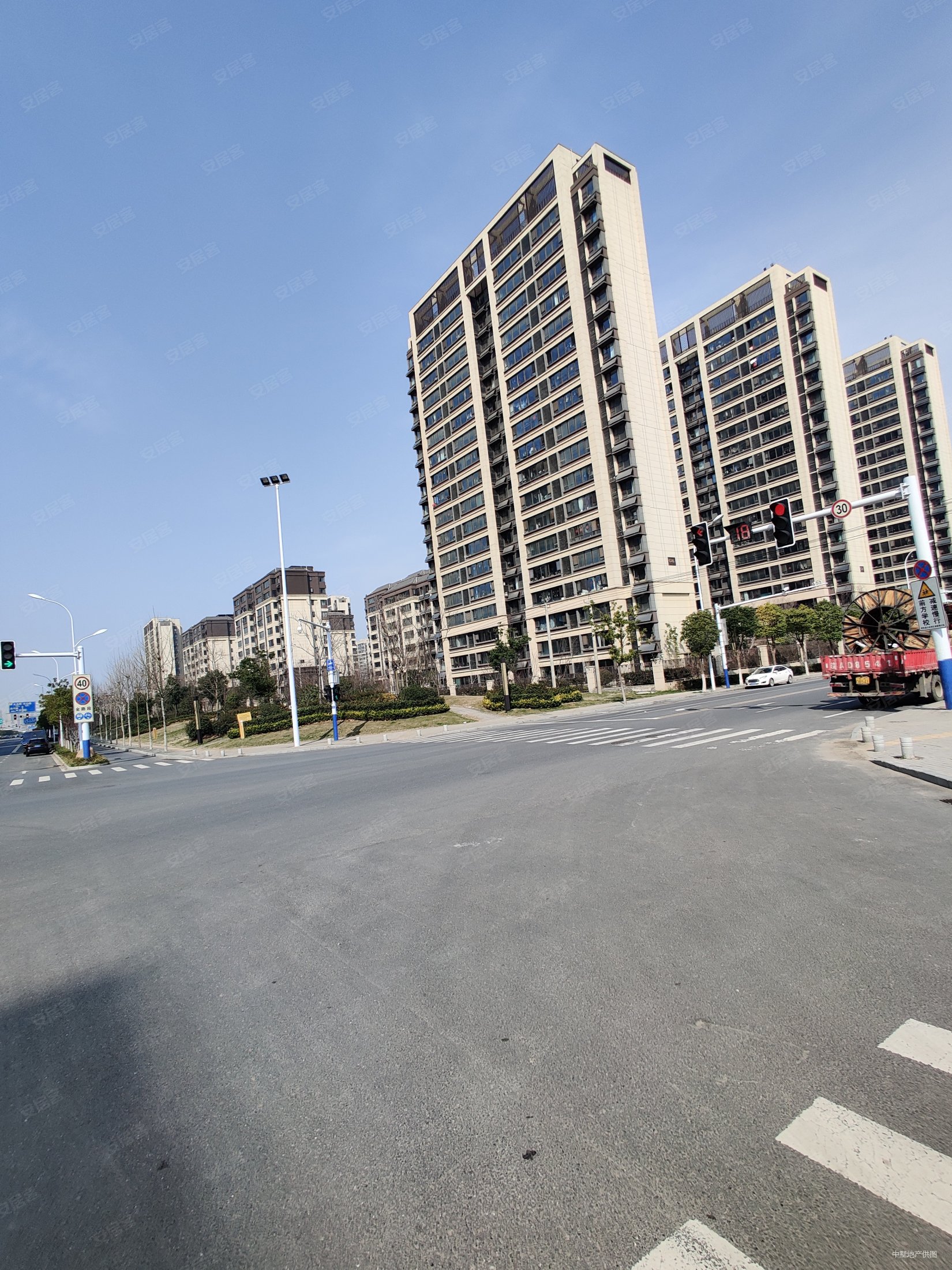 龙湖龙誉城3室2厅1卫103.06㎡南北125万