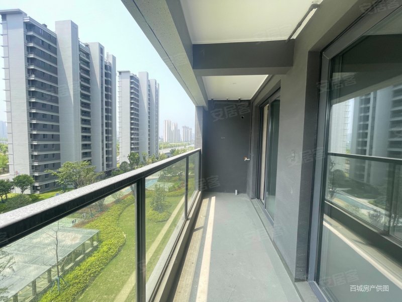 世外旭辉城(二期) 带电梯 南北通透 刚需小三居 双卫格局