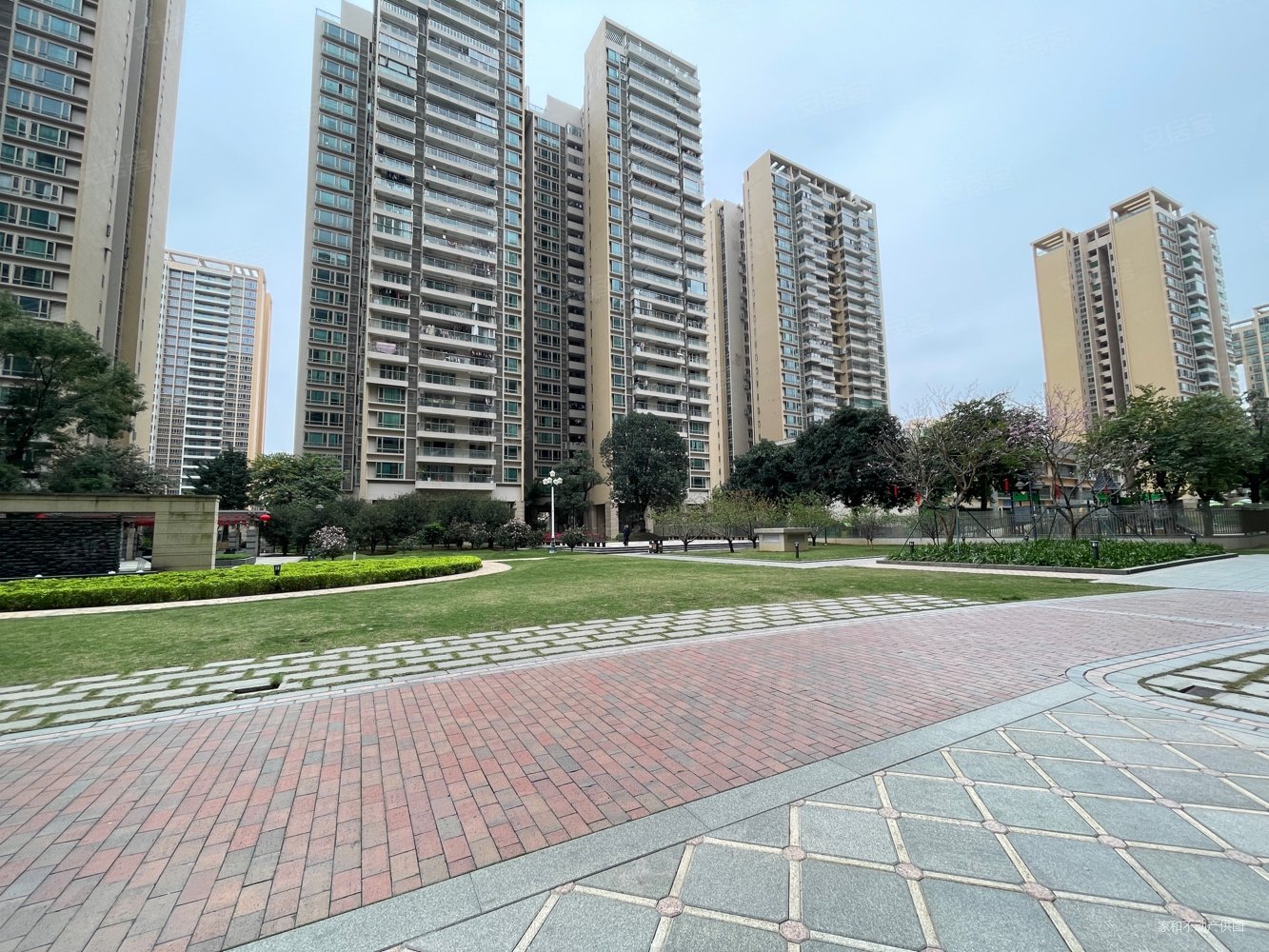 锦东花园小区采光好户型方正全新毛坯随时可看