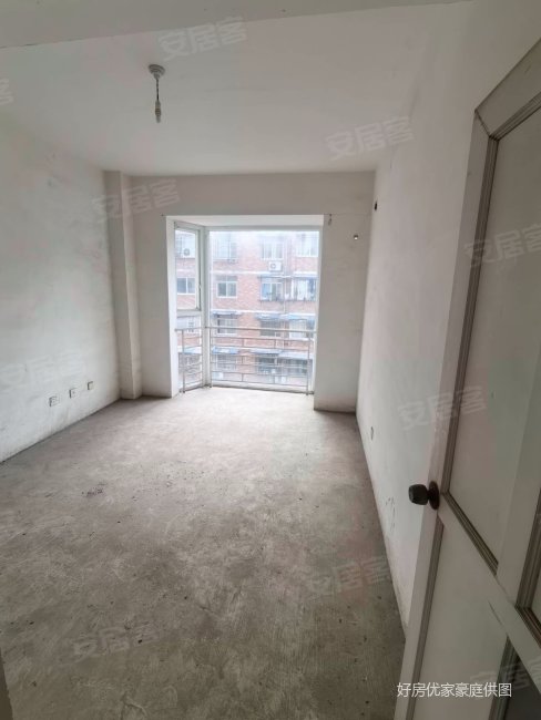 龙府花园4室2厅2卫199.8㎡南北144万