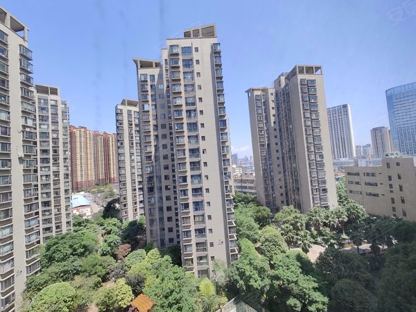 昆明西山马街西府景苑眠山地铁口 西府景苑 民用水电 精装一室带家具