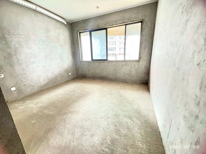 红橡华园3室2厅2卫121.69㎡南159.9万