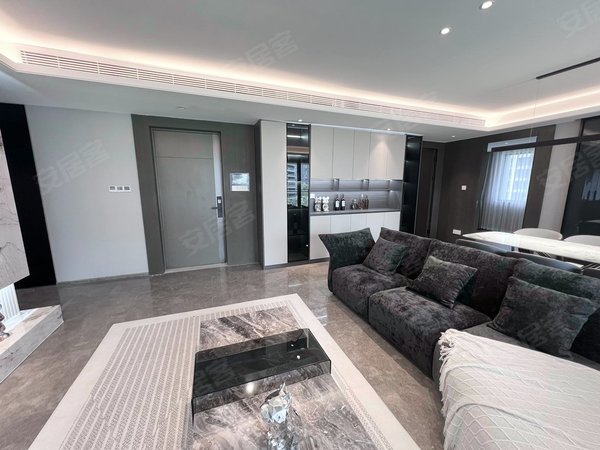 大悦城旁 滨融府大平层4房 业主非常好说话 图片实拍送车位