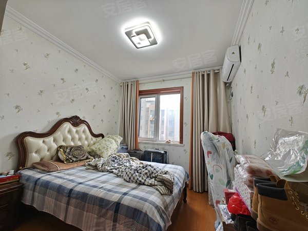 青岛城阳白云山公园澜公馆澜公馆 4室2厅2卫  电梯房 精装修142平米