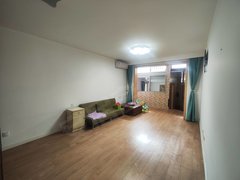 上海杨浦中原新上，国和一村，1楼带天井，可做小卧室，精装修，看房随时出租房源真实图片