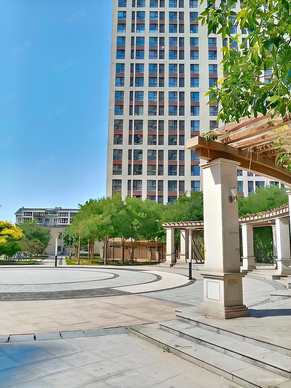 学畔馨园临小区进口中间楼层采光好72万电梯全款