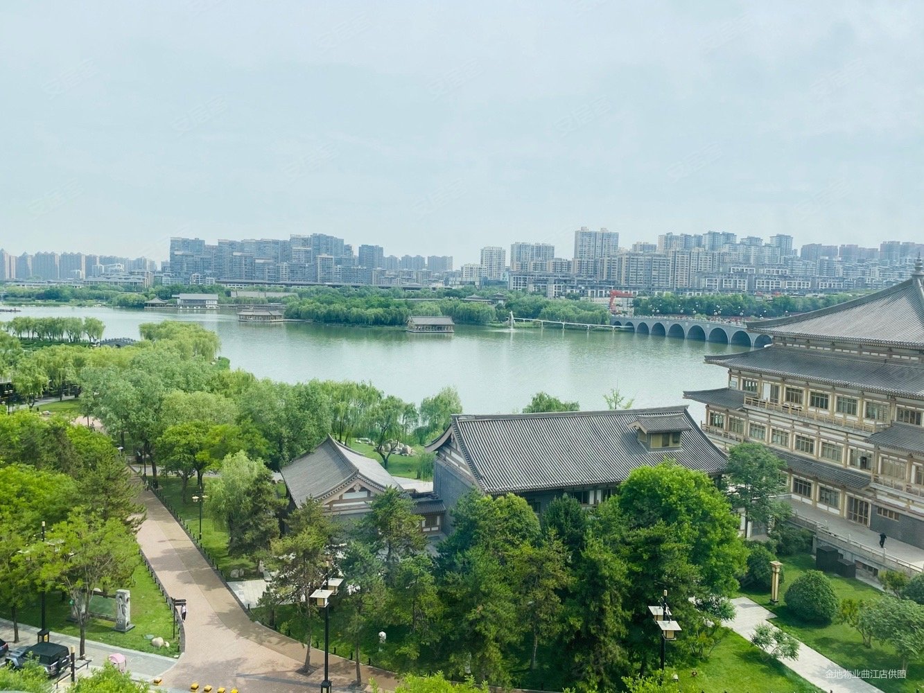 金地湖城大境同禧4室2厅2卫212㎡南北1350万