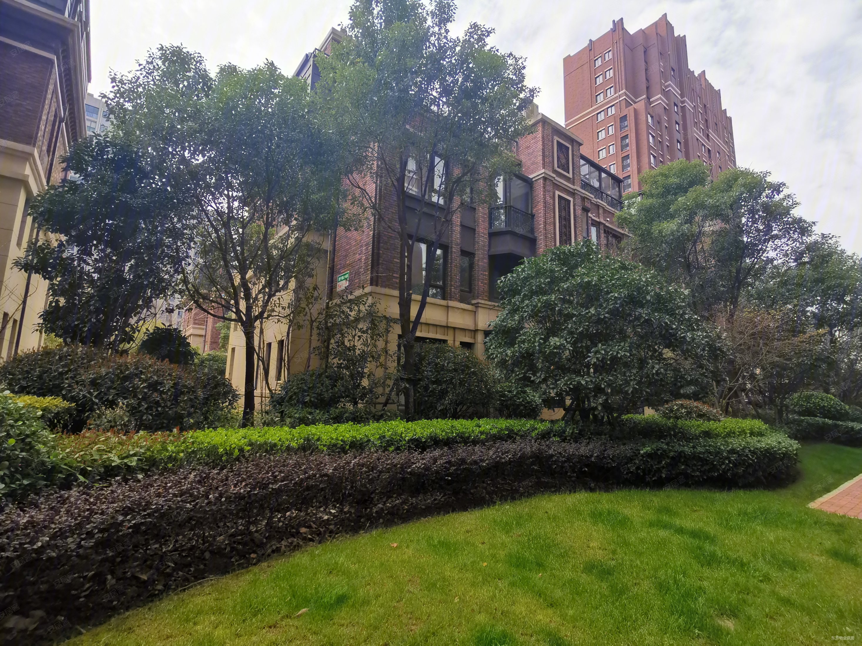 奉贤新城上海之鱼旁 上叠精装 业主急置换 结果可谈 随时看房,东原郦