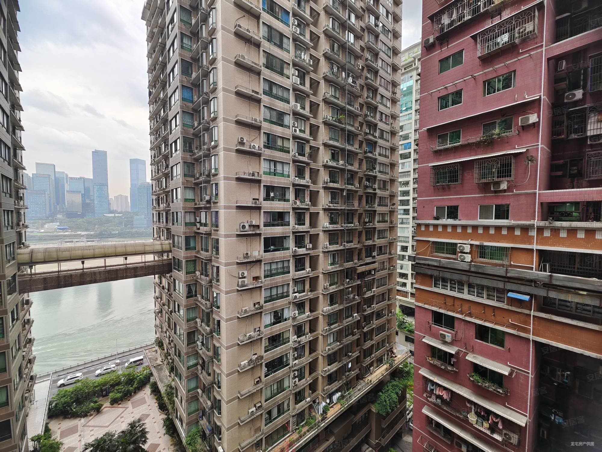 解放碑洪崖洞旁怡景大厦三房急售