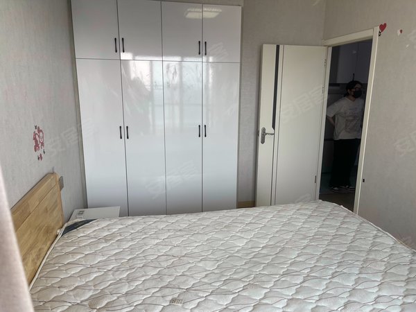 海宁长安镇农发区新天地公馆长安地铁口 学校旁新天地公馆精装一室一厅诚心出租 拎包入住出租房源真实图片