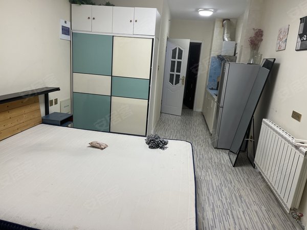 烟台莱山大学城米拉公寓南山世纪大厦旁,可短租,带阳台,民水民电,家具