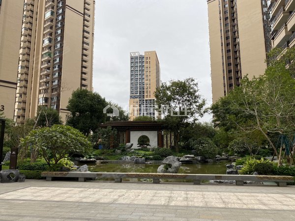 南宁良庆五象大道龙光天瀛滨湖路小学旁两房配齐出租 低楼层出行方便