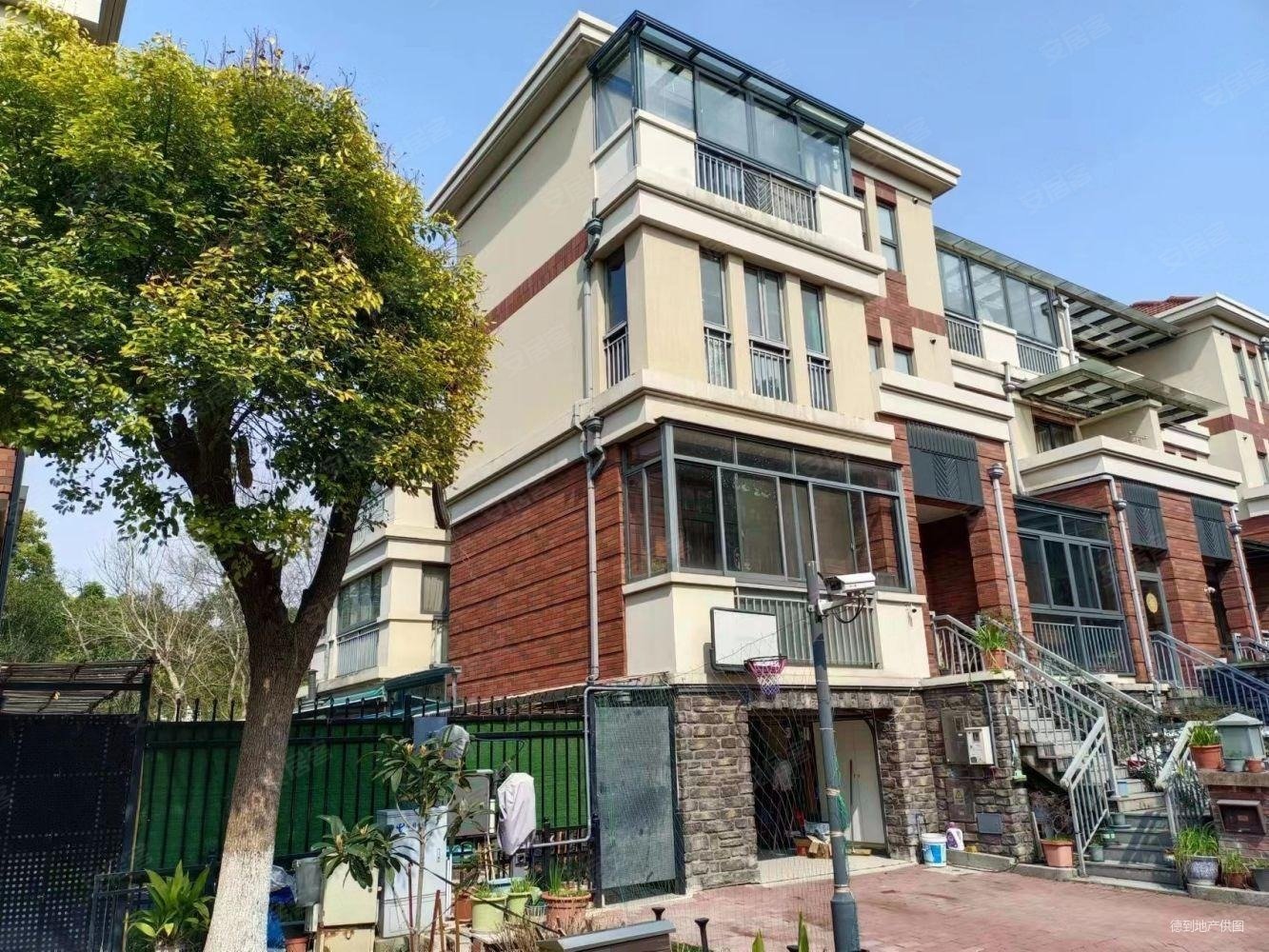 南郊中华园5室3厅3卫241.8㎡南北1280万