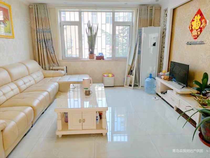 江南花园 低楼层精装套三三南卧室