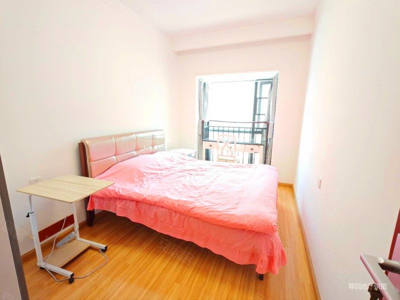 精装三房两卫 近云大医院市中心一环边市体育馆地铁口,北大资源博泰城