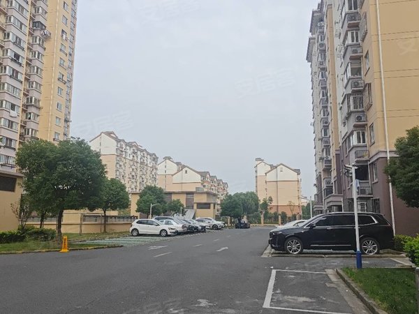 上海闵行浦江瑞和城叁街区(汇臻路815弄)8号线汇臻路地铁口,精装朝南