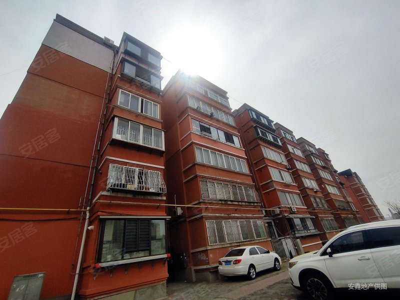 孙家沟龙山花园封闭小区一楼采光好楼龄新户型格局看房方便