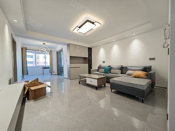 渭南临渭乐天大街宣化馨城渭南第一小学  精装电梯两室  直接入住出租