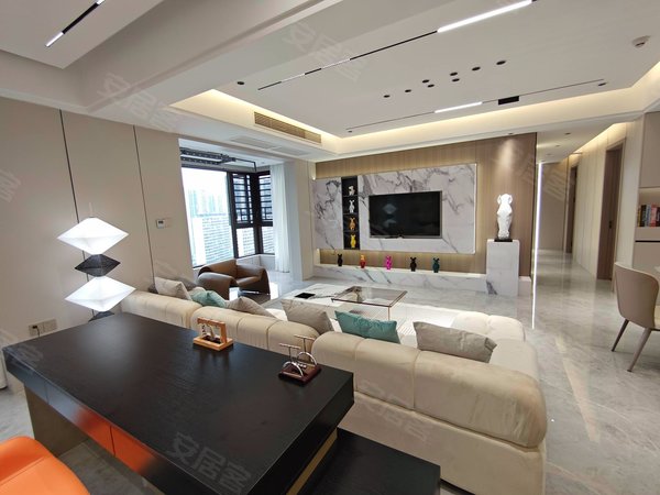 南宁青秀凤岭南保利冠江墅凤岭南江边别墅区 总裁行政大平层 装修精美