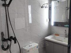 齐齐哈尔建华第二医院万达对面，正一楼精装修两室一厅，带小院，设施齐全拎包入住。出租房源真实图片