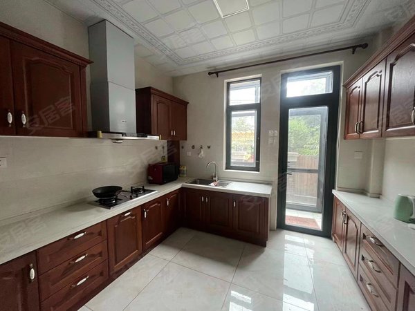 天津东丽空港经济区复地温莎堡(别墅)复地温莎堡(别墅) 5室3厅3卫 精