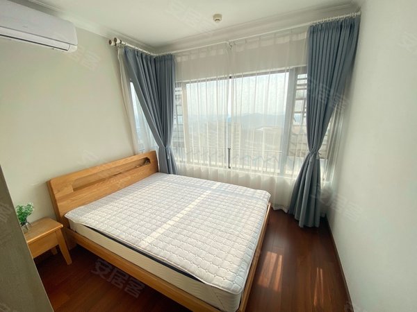 南宁良庆良庆镇万科金域中央年轻人理想租房视野超广10米大阳台封窗看