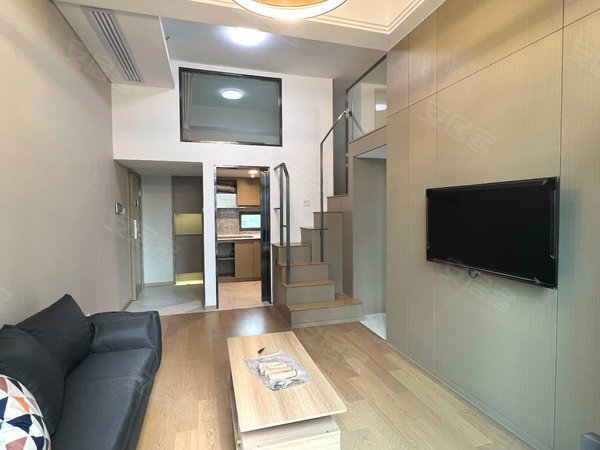 地铁口无缝对接,楼下就是大型商业综合体,复式公寓出租出租房源真实